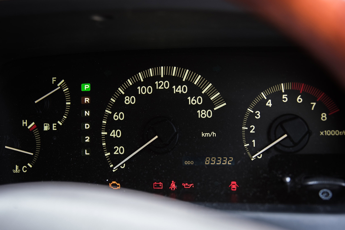 Toyota-Grand-Hi-Ace-interieur-dashboard-klokken-Onverwachte-keuzes.jpg